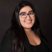 Portrait photo of woman