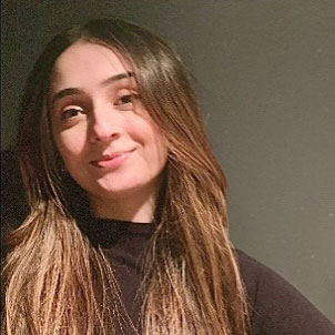 Portrait photo of woman
