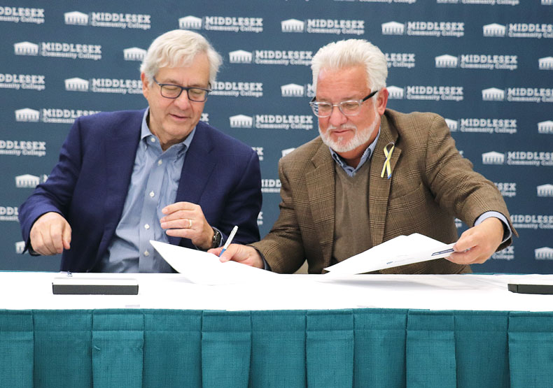 photo of WJC president and MCC president signing articulation agreement