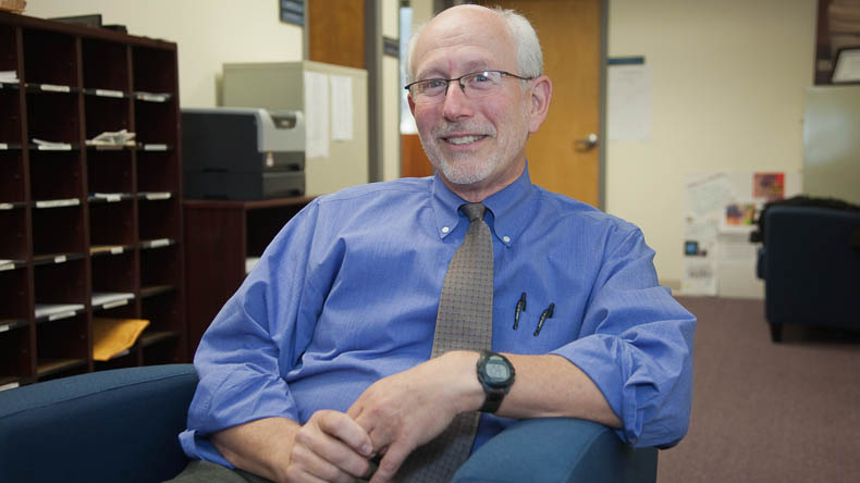 Bruce Ecker Receives Norbett L. Mintz Chair in Professional Psychology Award